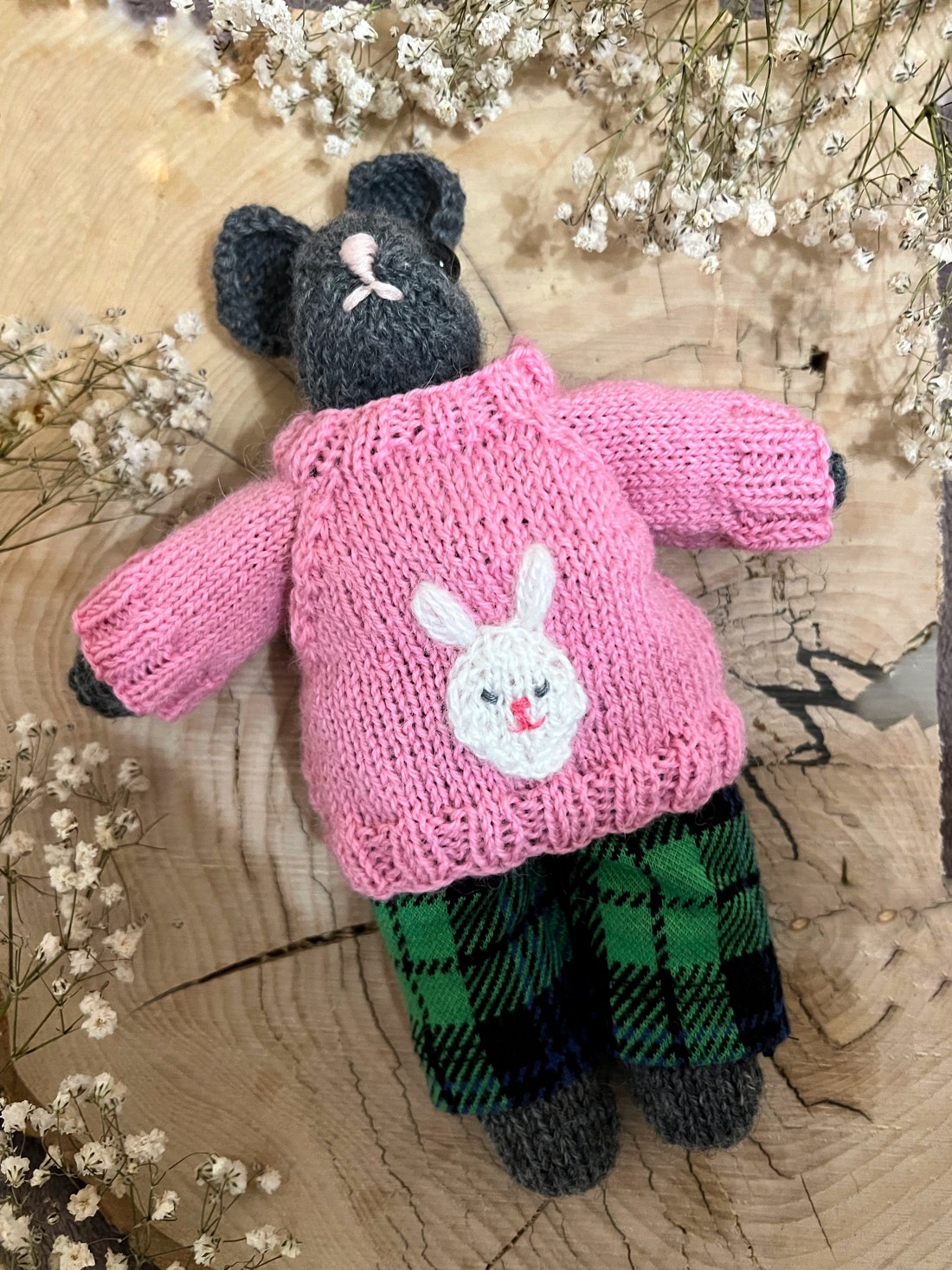 Iepuraș de Paște tricotat manual � 23 cm - jucării și echipamente pentru copii - plușuri - iepure de pluș - Artynos.ro
