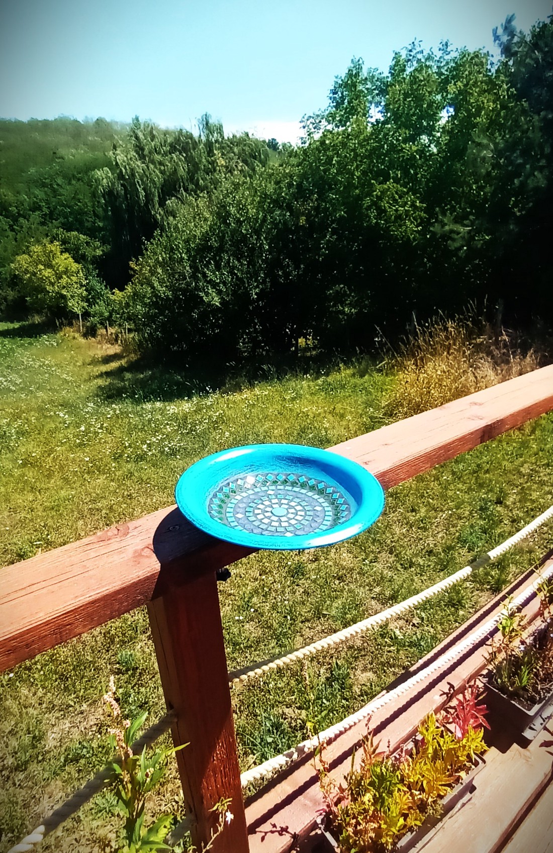 REKREDENC - hrănitor pentru păsări din mozaic realizat manual - poate fi montat pe balustradă (42) - casă & stil de viață - accesorii de grădină - hrănitoare pentru păsări - Artynos.ro