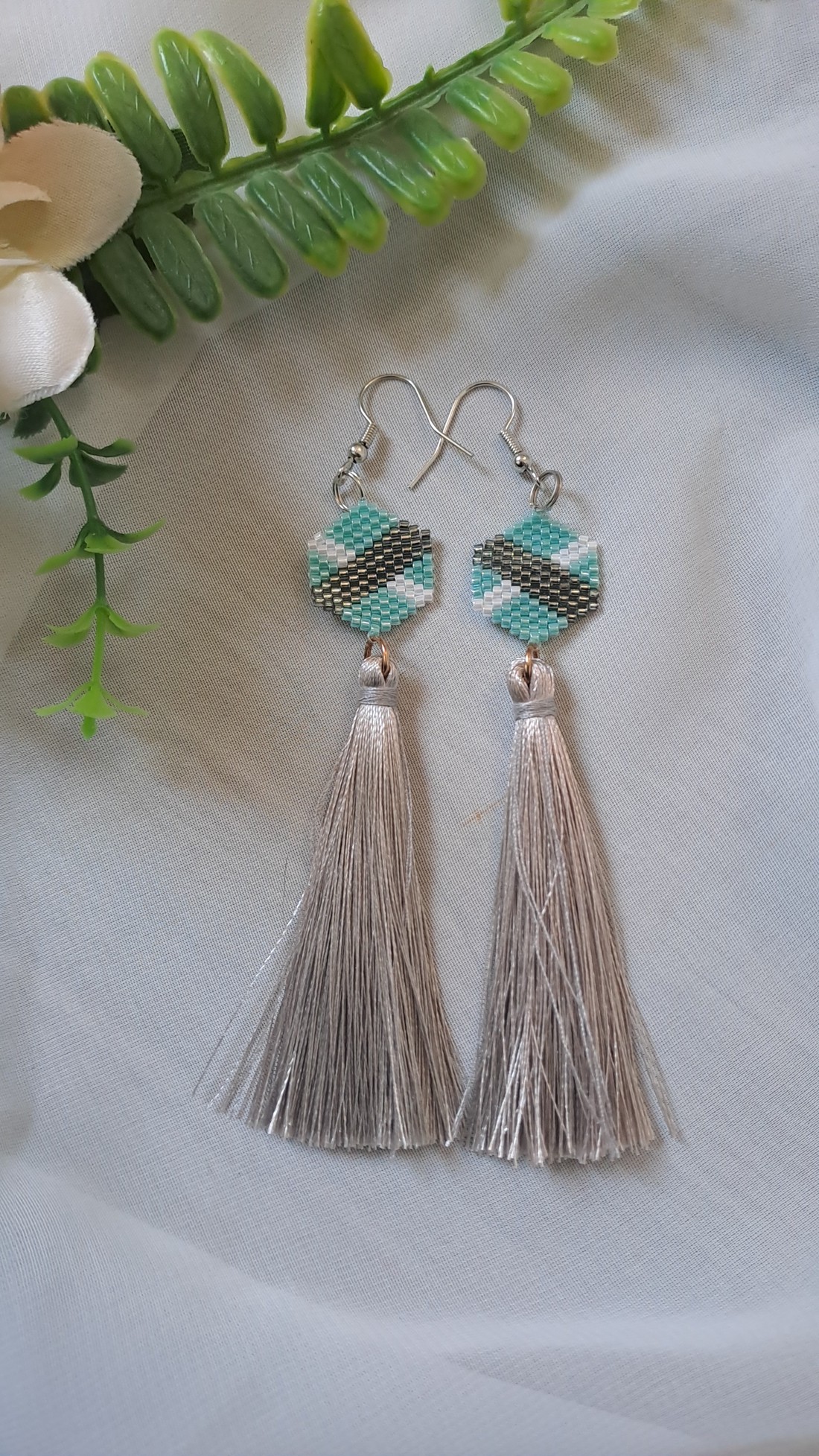 Tassel - cercei cu ciucuri - - Artynos.ro Tassel - cercei cu ciucuri - - Artynos.ro