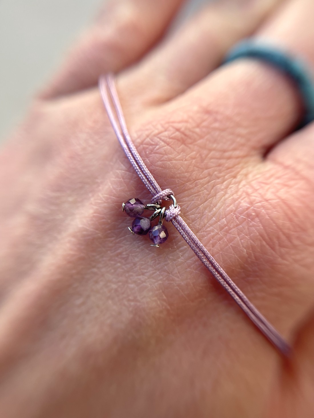 FINE LINE - calm - brățară minimalistă cu ametist - bijuterii - brățări - brățări din pietre semiprețioase - Artynos.ro