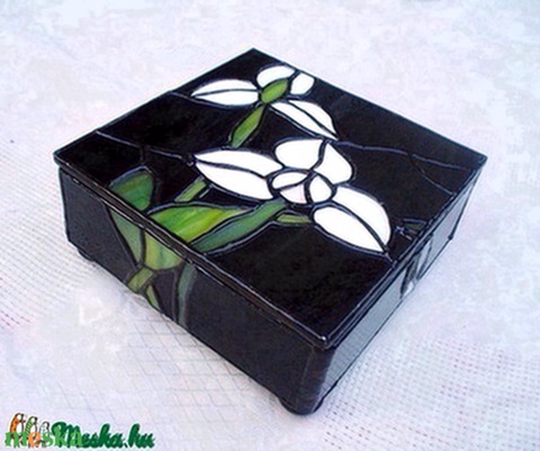 Cutie de bijuterii Flower Still Life din Tiffany - - Artynos.ro Cutie de bijuterii Flower Still Life din Tiffany - - Artynos.ro