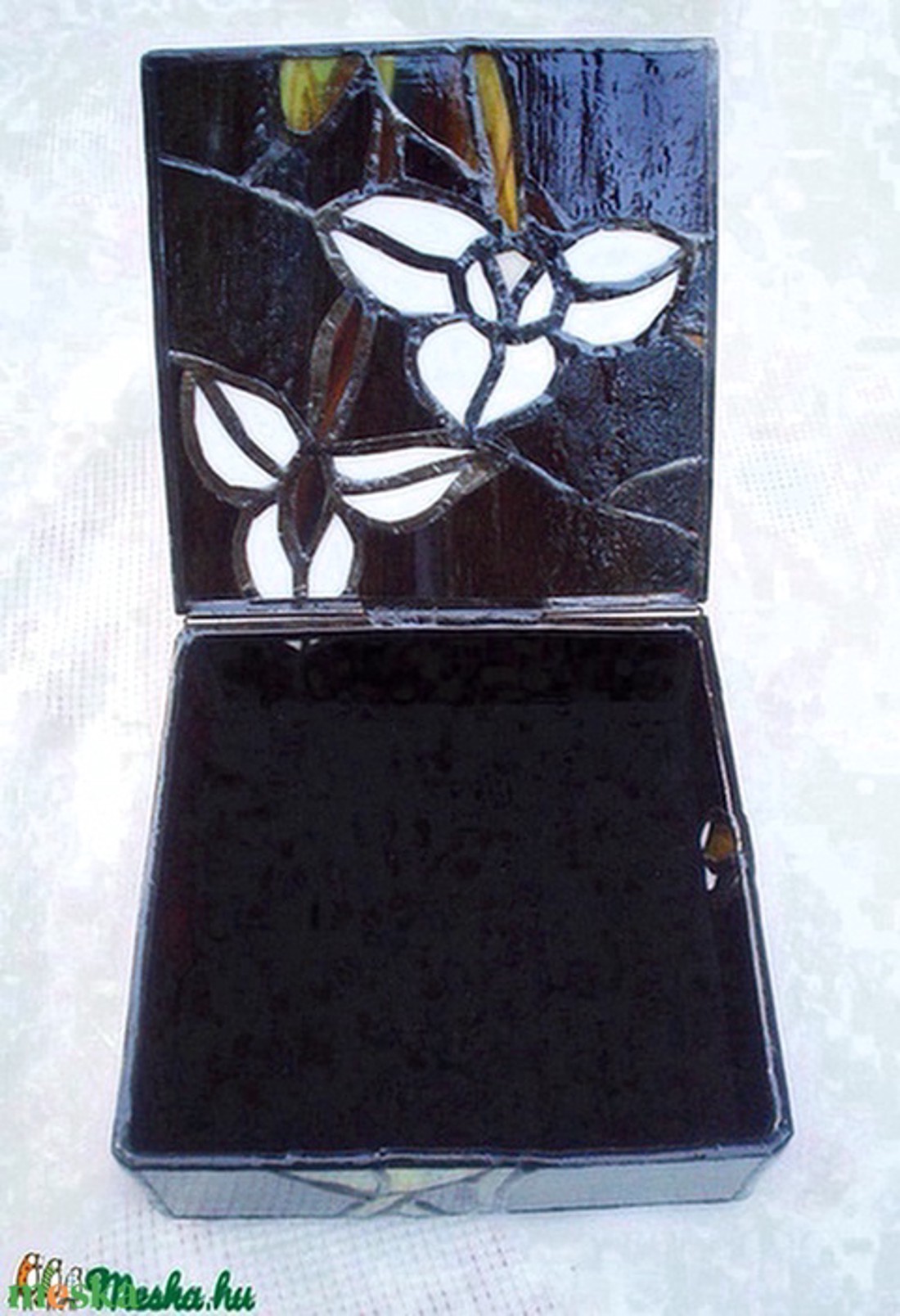 Cutie de bijuterii Flower Still Life din Tiffany - - Artynos.ro Cutie de bijuterii Flower Still Life din Tiffany - - Artynos.ro