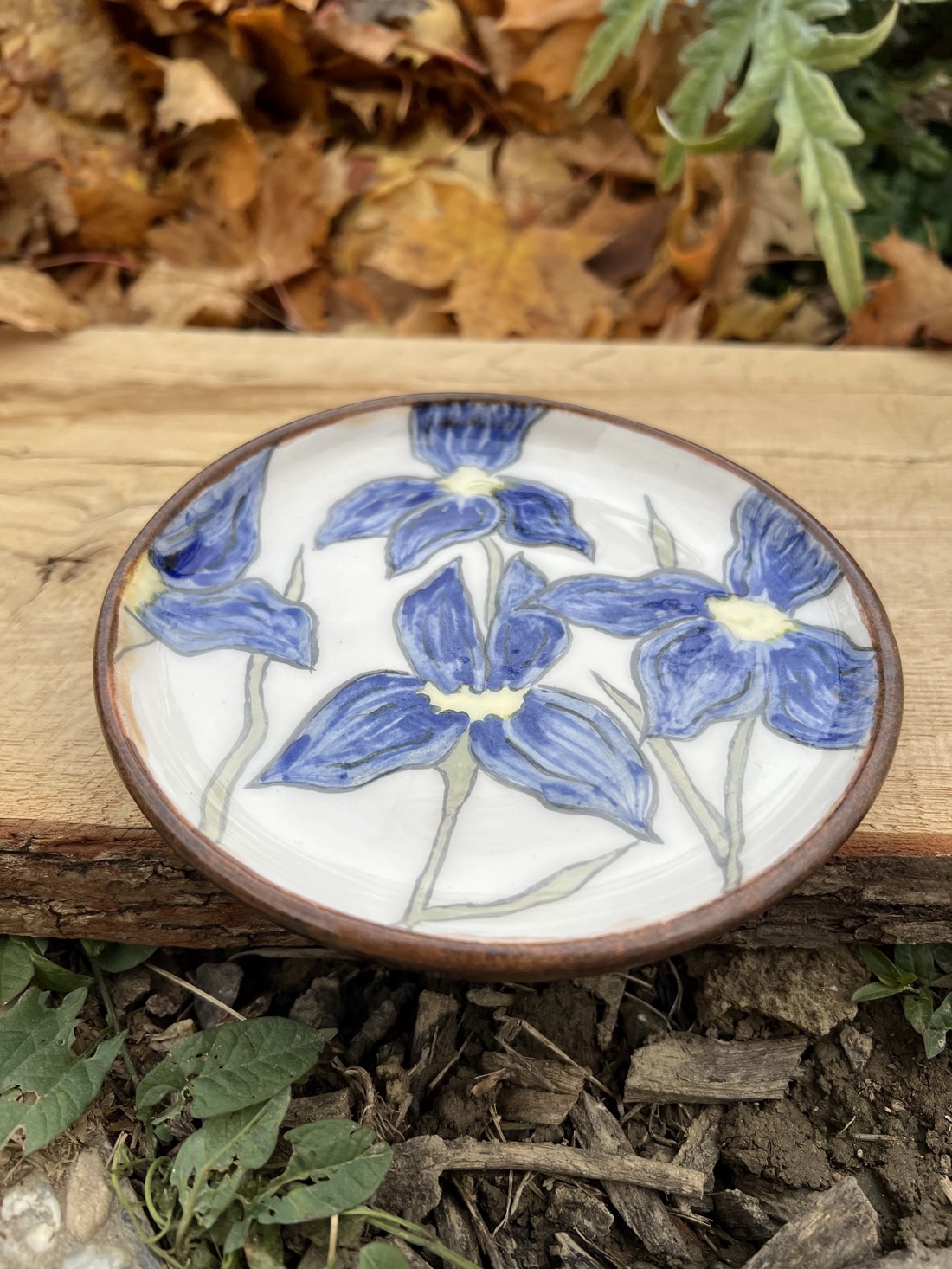 Farfurie de desert din ceramică lucrată manual - Iris 15 cm - casă & stil de viață - accesorii pentru echipamente de bucătărie - accesorii de servire - boluri și farfurii din lemn, bol de servire - Artynos.ro