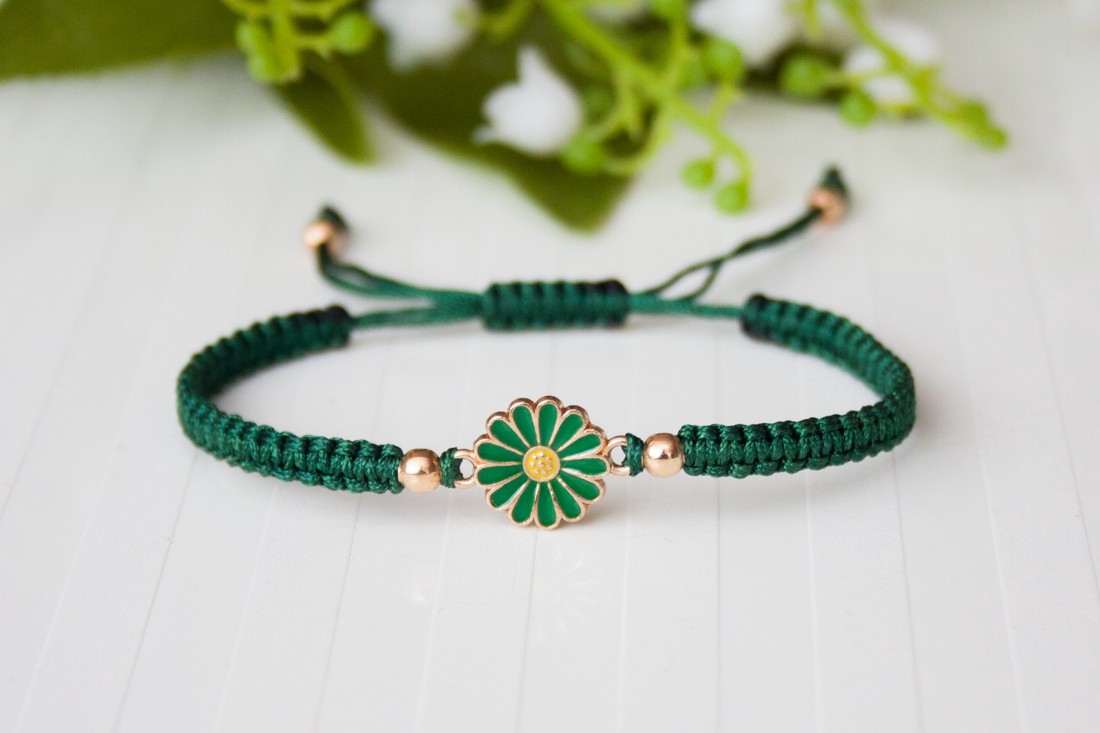 Brățară macramé împletită - Floare verde închis -  - Artynos.ro