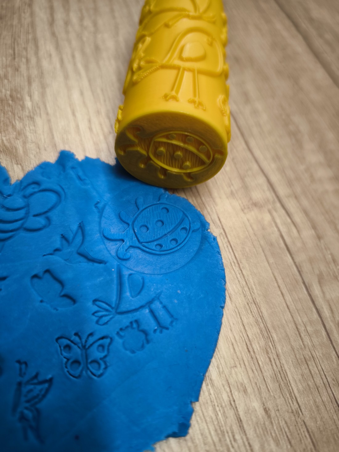 Cilindru de modelare cu motive florale de primăvară � Pentru modelarea plastilinei și a prăjiturilor � Imprimat 3D -  - Artynos.ro