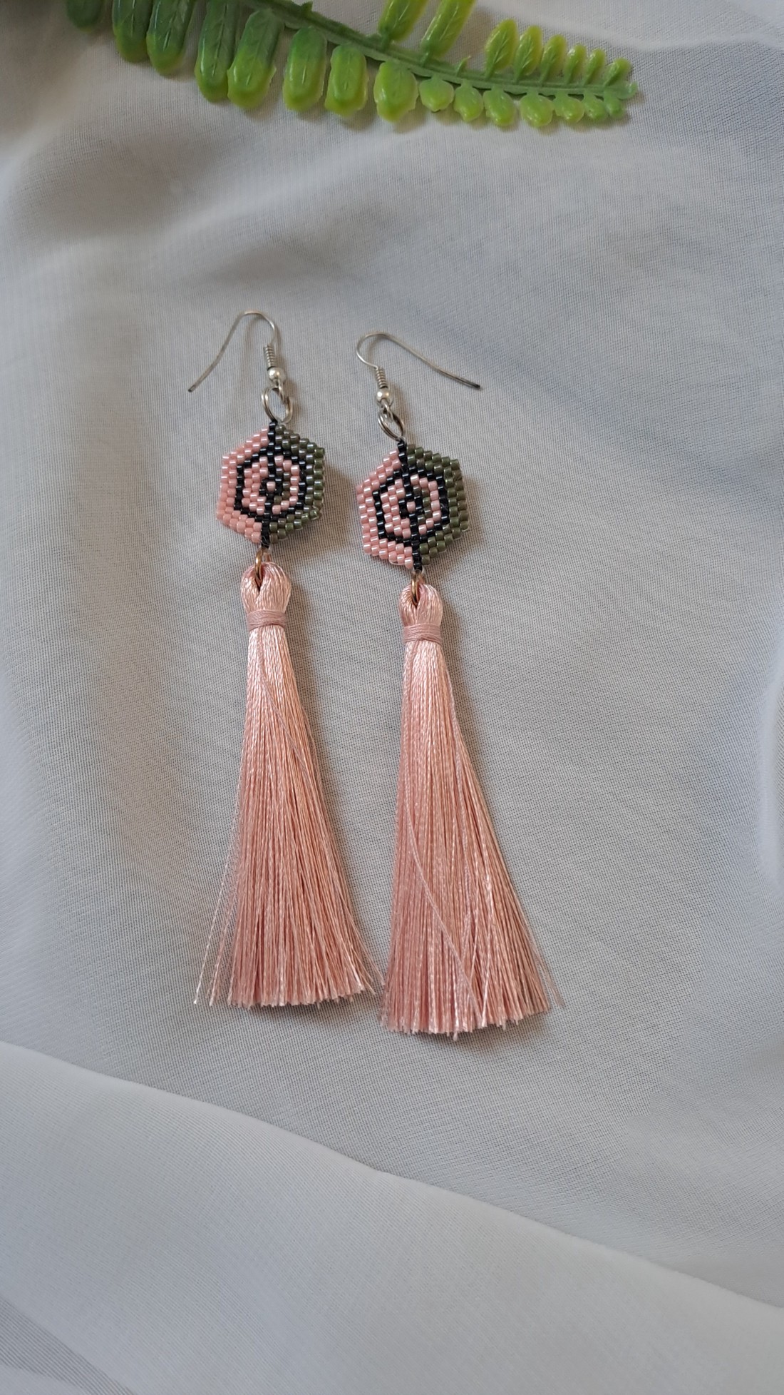 Tassel - cercei cu ciucuri - - Artynos.ro Tassel - cercei cu ciucuri - - Artynos.ro