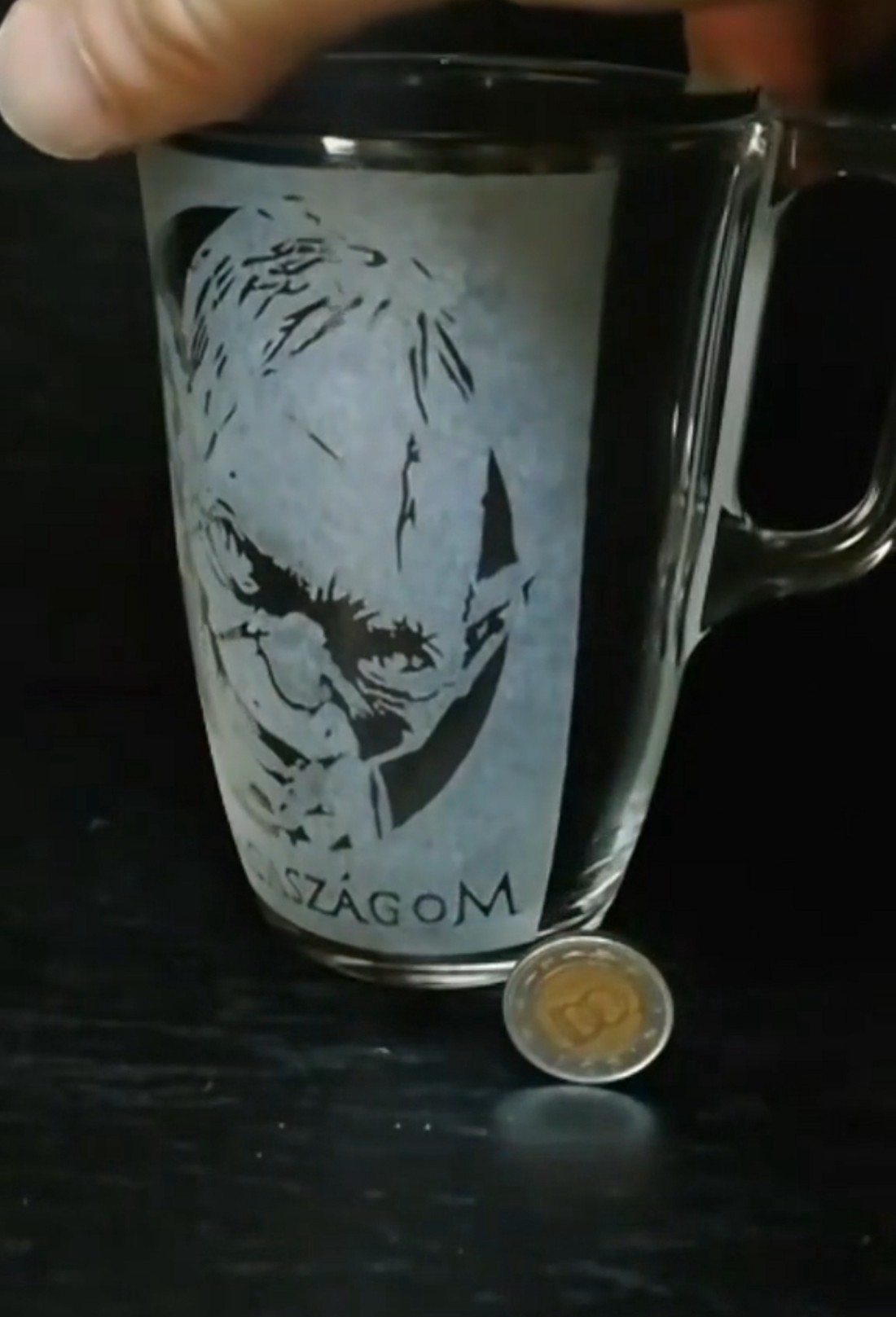 Cană de sticlă cu model Gollam, comoara mea  -  - Artynos.ro