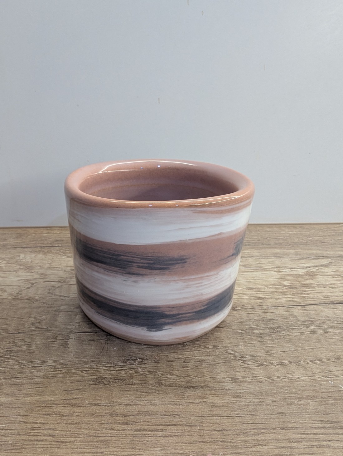 Ghiveci de flori din ceramică cu dungi -  - Artynos.ro