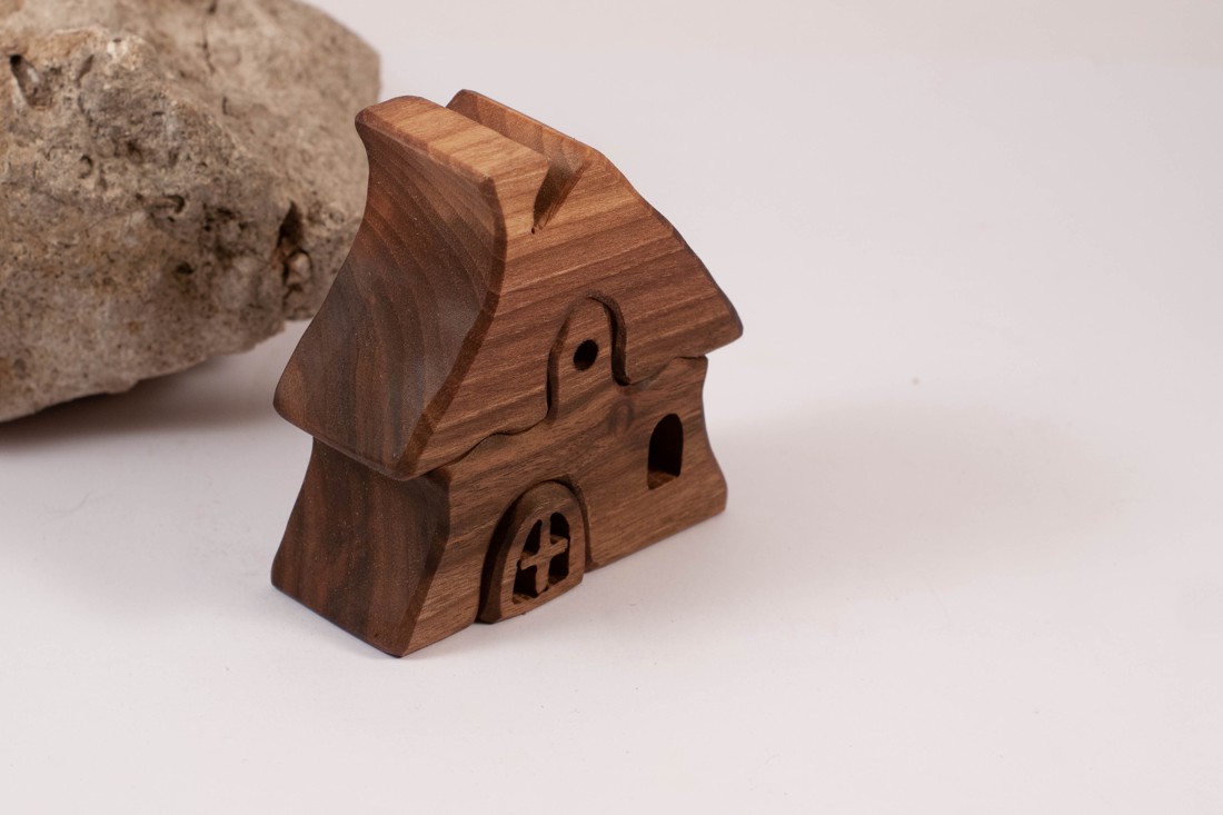 Casă din lemn, constructor din lemn, puzzle jigsaw - - Artynos.ro Casă din lemn, constructor din lemn, puzzle jigsaw - - Artynos.ro