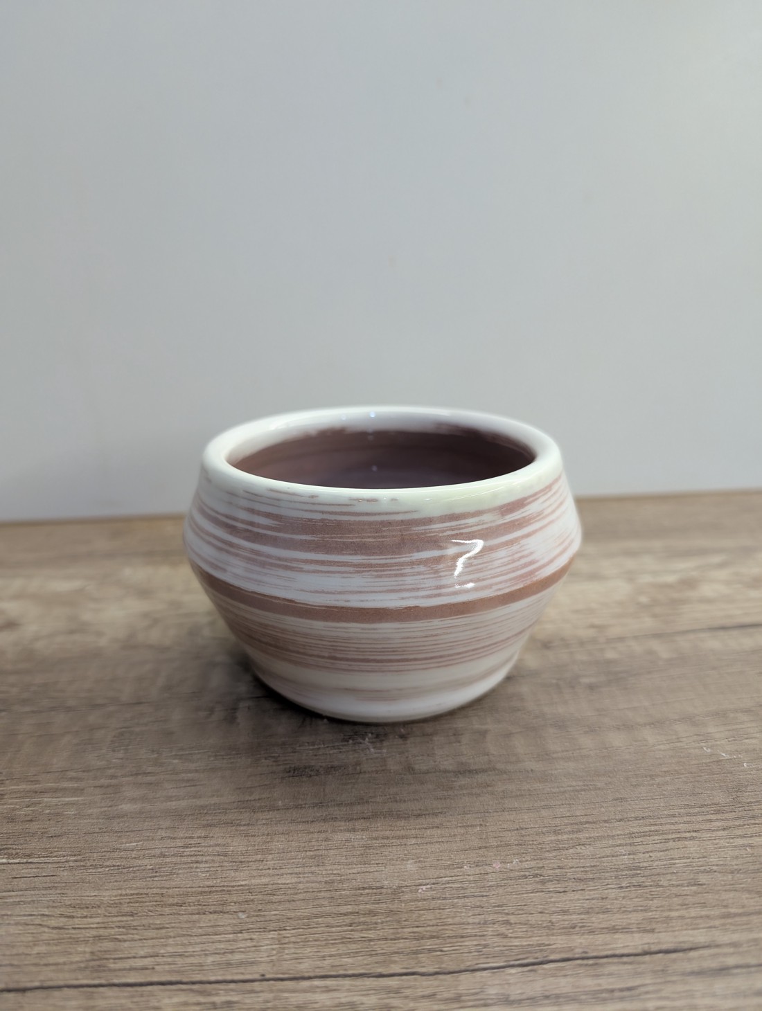 Ghiveci de flori din ceramică cu dungi - - Artynos.ro Ghiveci de flori din ceramică cu dungi - - Artynos.ro