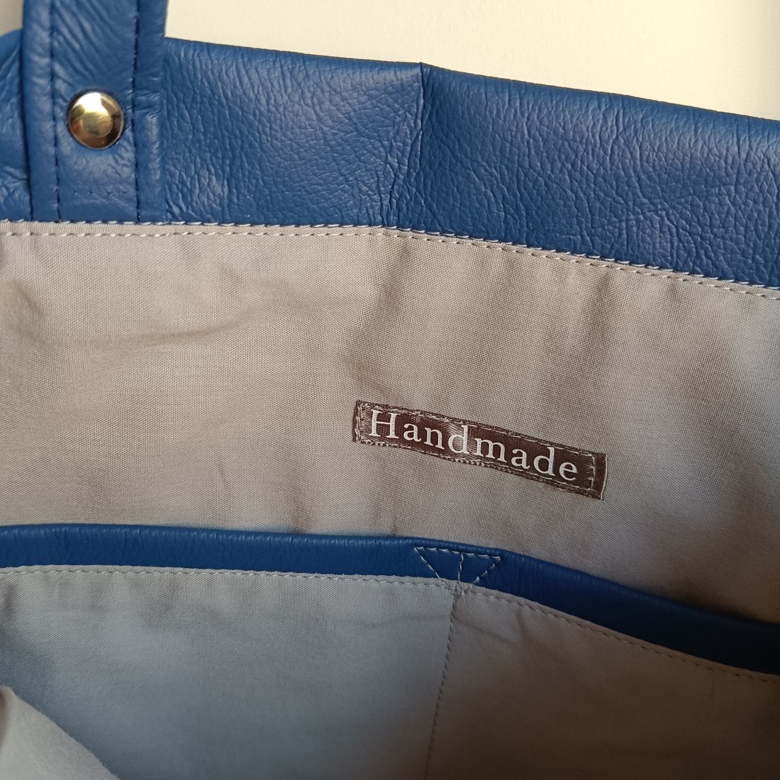 Geantă de umăr albastră brodată Wildflower - geantă și husă - geantă pentru cumpărături - geantă shopper, geantă tote, geantă textilă - Artynos.ro Geantă de umăr albastră brodată Wildflower - geantă și husă - geantă pentru cumpărături - geantă shopper, geantă tote, geantă textilă - Artynos.ro