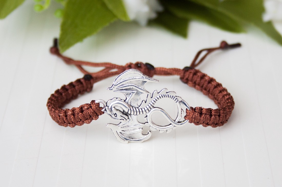 Brățară Macrame - Dragon maro - - Artynos.ro Brățară Macrame - Dragon maro - - Artynos.ro