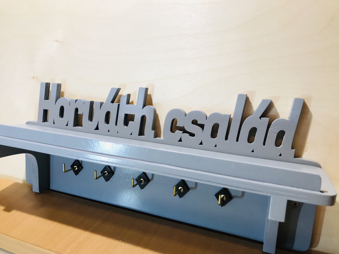 Breloc de perete cu nume de familie unic - casă & stil de viață - accesorii pentru decorat casa - decorațiuni de pereți, decorațiuni suspendate - suport pentru chei - Artynos.ro