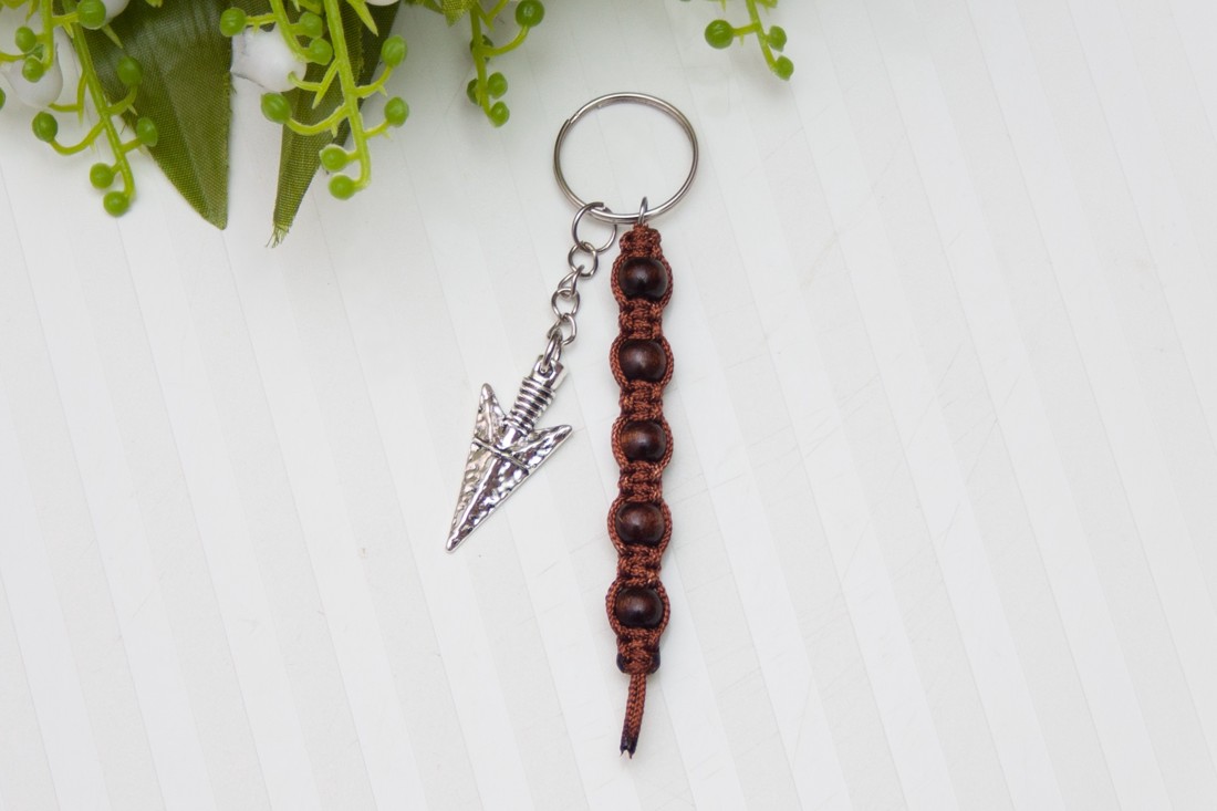 Breloc, ornament pentru geantă - Arrowhead maro închis -  - Artynos.ro