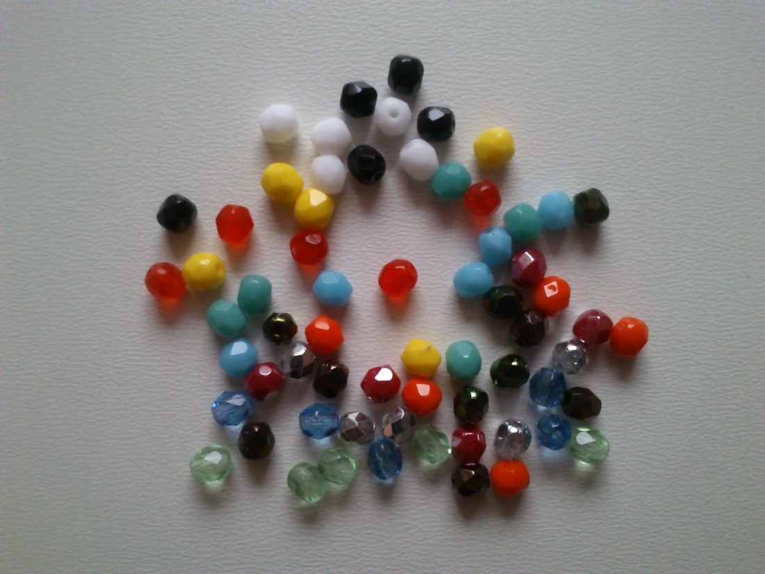 Mărgele cehe fațetate din sticlă - 4mm - 100 buc / pachet - mixte - - Artynos.ro Mărgele cehe fațetate din sticlă - 4mm - 100 buc / pachet - mixte - - Artynos.ro