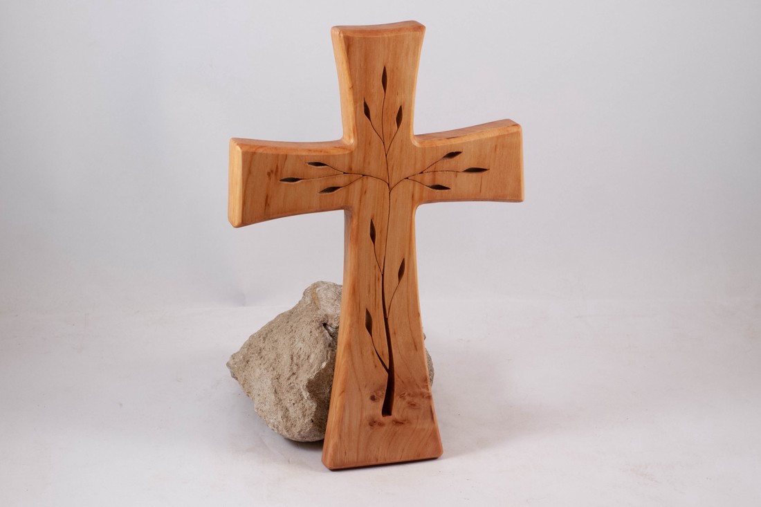 Cruce din lemn modelată, cruce de perete -  - Artynos.ro