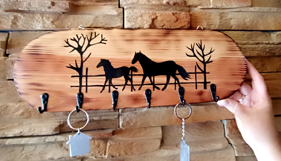 Breloc de perete din lemn cu cai - casă & stil de viață - accesorii pentru decorat casa - decorațiuni de pereți, decorațiuni suspendate - suport pentru chei - Artynos.ro Breloc de perete din lemn cu cai - casă & stil de viață - accesorii pentru decorat casa - decorațiuni de pereți, decorațiuni suspendate - suport pentru chei - Artynos.ro