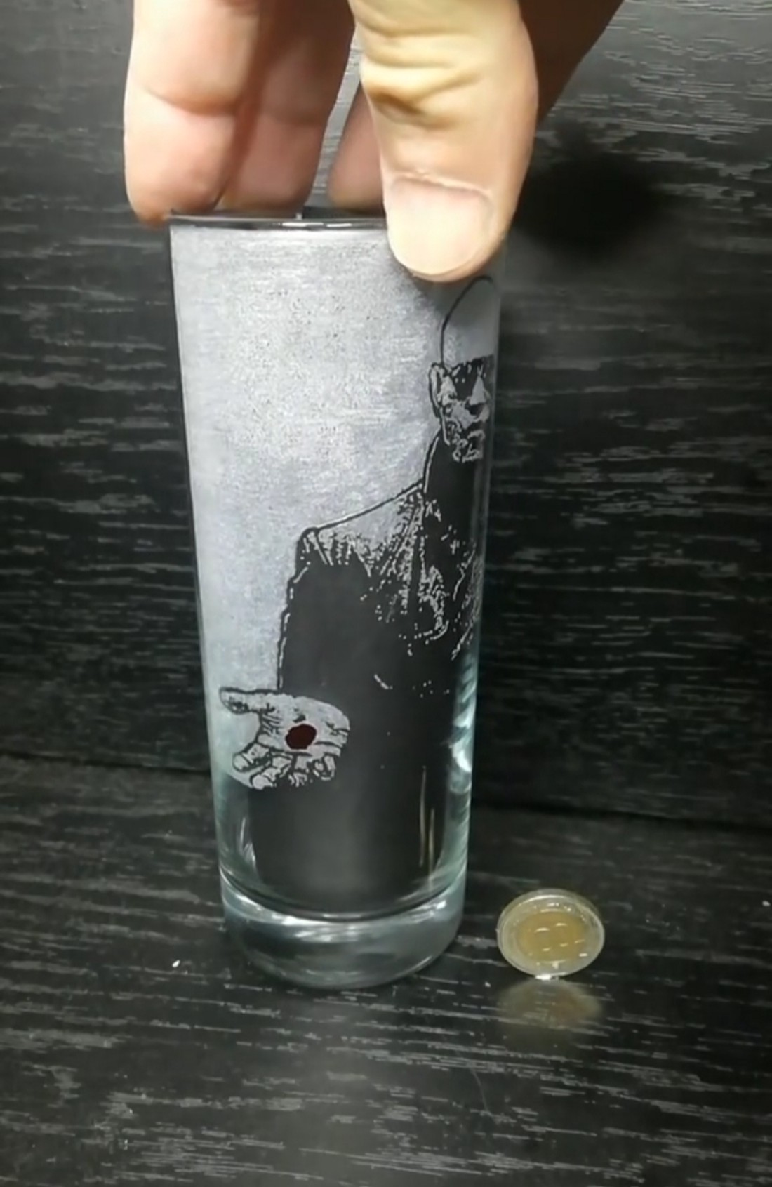 Pahar de sticlă cu modelul Morpheus din Matrix  -  - Artynos.ro