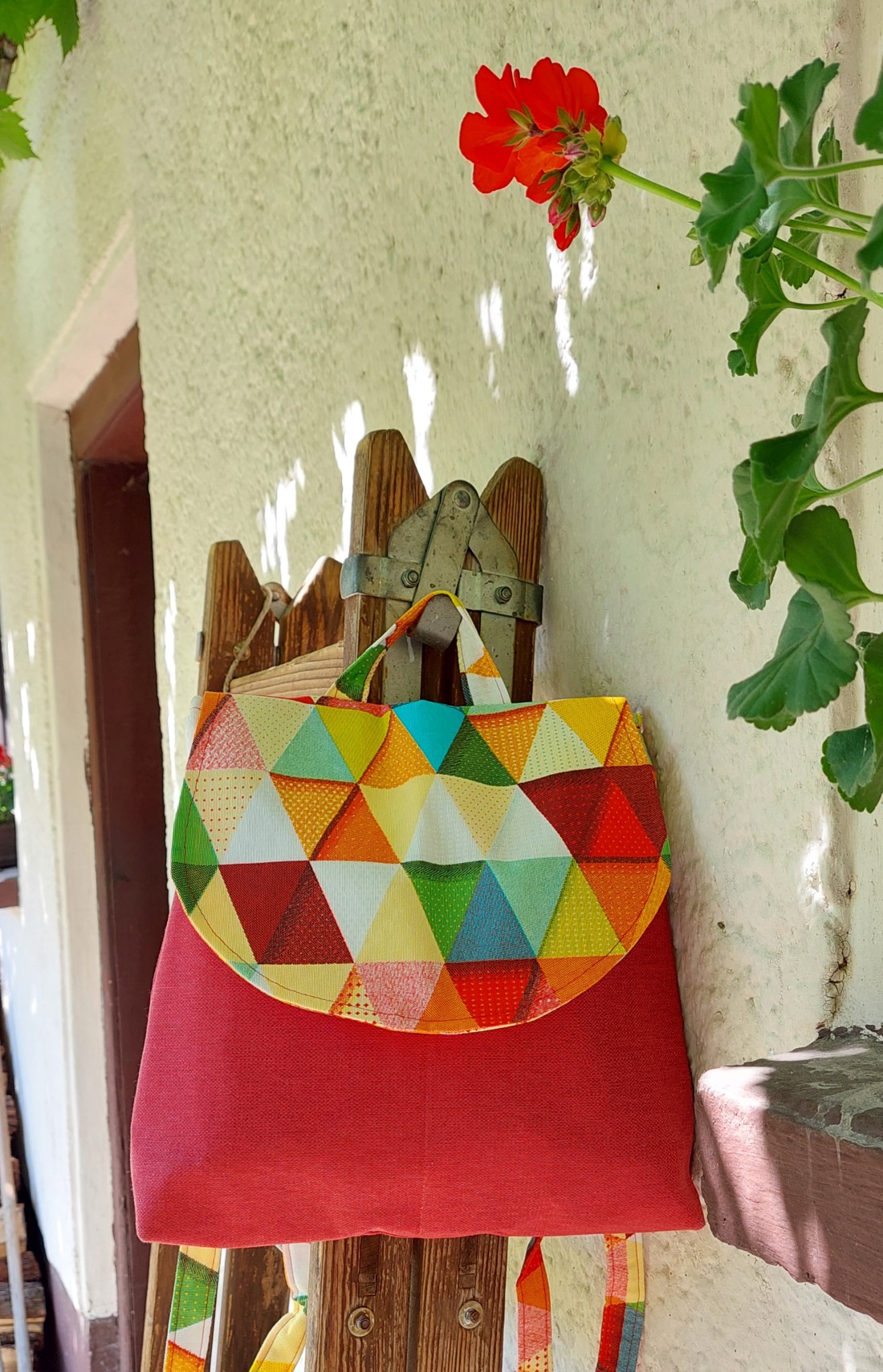 Triunghi model burgundy rucsac pentru femei - geantă și husă - rucsacuri - rucsac damă, rucsac bărbați - Artynos.ro Triunghi model burgundy rucsac pentru femei - geantă și husă - rucsacuri - rucsac damă, rucsac bărbați - Artynos.ro