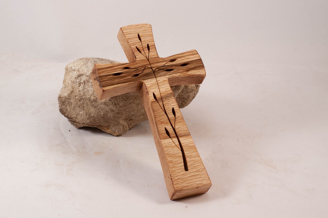 Cruce din lemn cu model, cruce de perete  - casă & stil de viață - accesorii religioase - cruce - Artynos.ro