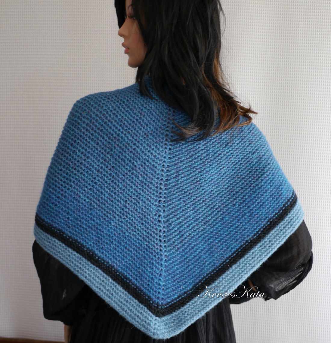 CLAIRE - șal exclusiv tricotat manual / albastru păun - îmbrăcăminte și modă - eșarfe, pălării, fularuri - șaluri - Artynos.ro