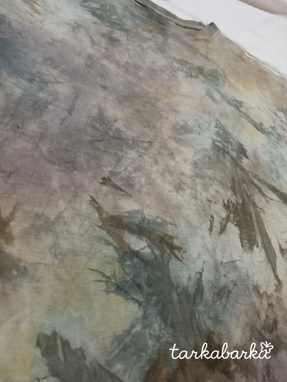 Tricou mărimea M în batik - - Artynos.ro Tricou mărimea M în batik - - Artynos.ro
