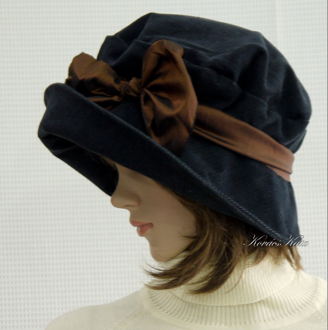 ANDERSEN - pălărie din catifea albastru miezul nopții - îmbrăcăminte și modă - eșarfe, pălării, fularuri - pălărie - Artynos.ro