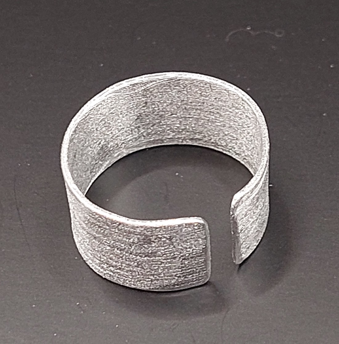 Inel minimalist lucios din aluminiu -  - Artynos.ro Inel minimalist lucios din aluminiu -  - Artynos.ro