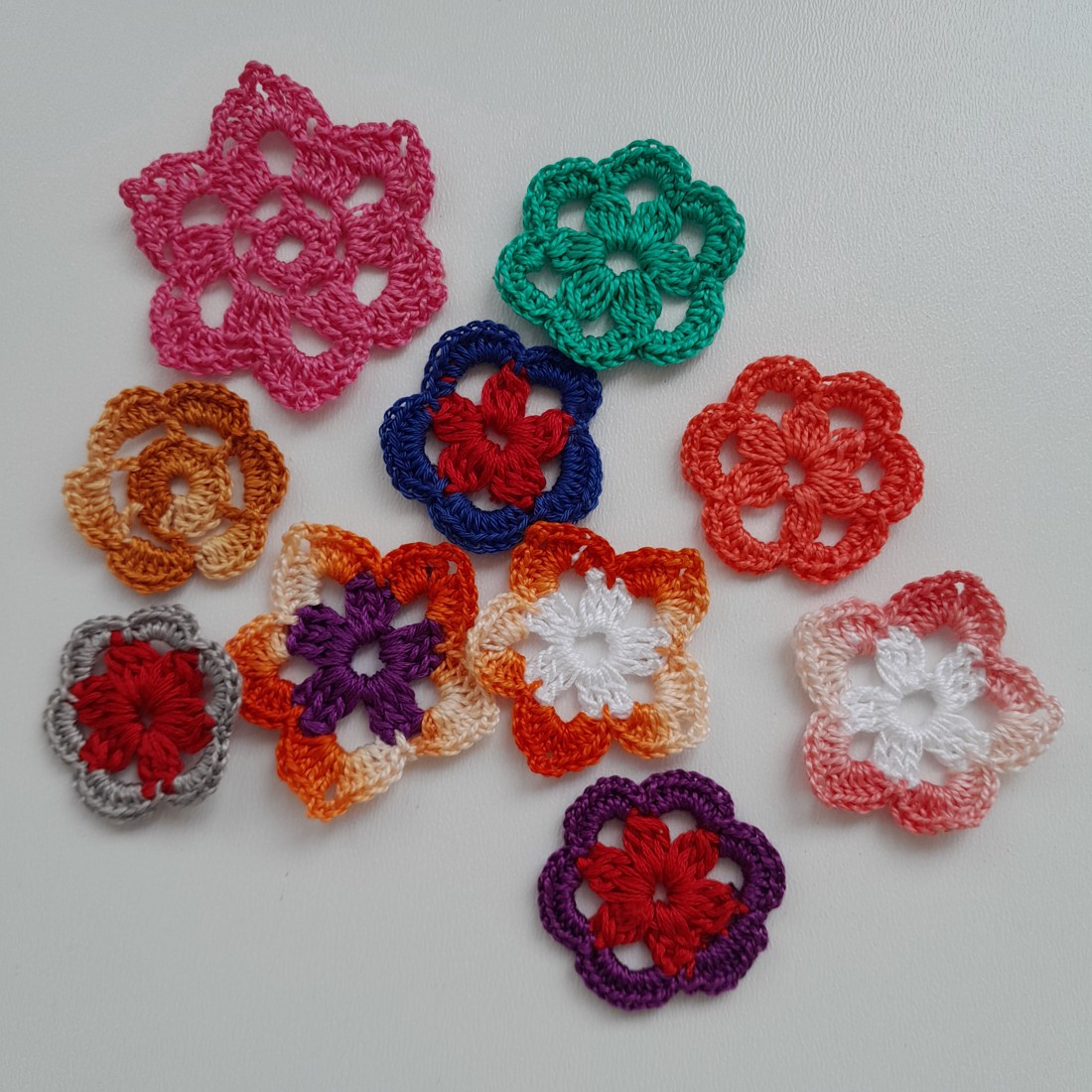 Pachet flori croșetate - 10 bucăți / pachet - - Artynos.ro Pachet flori croșetate - 10 bucăți / pachet - - Artynos.ro
