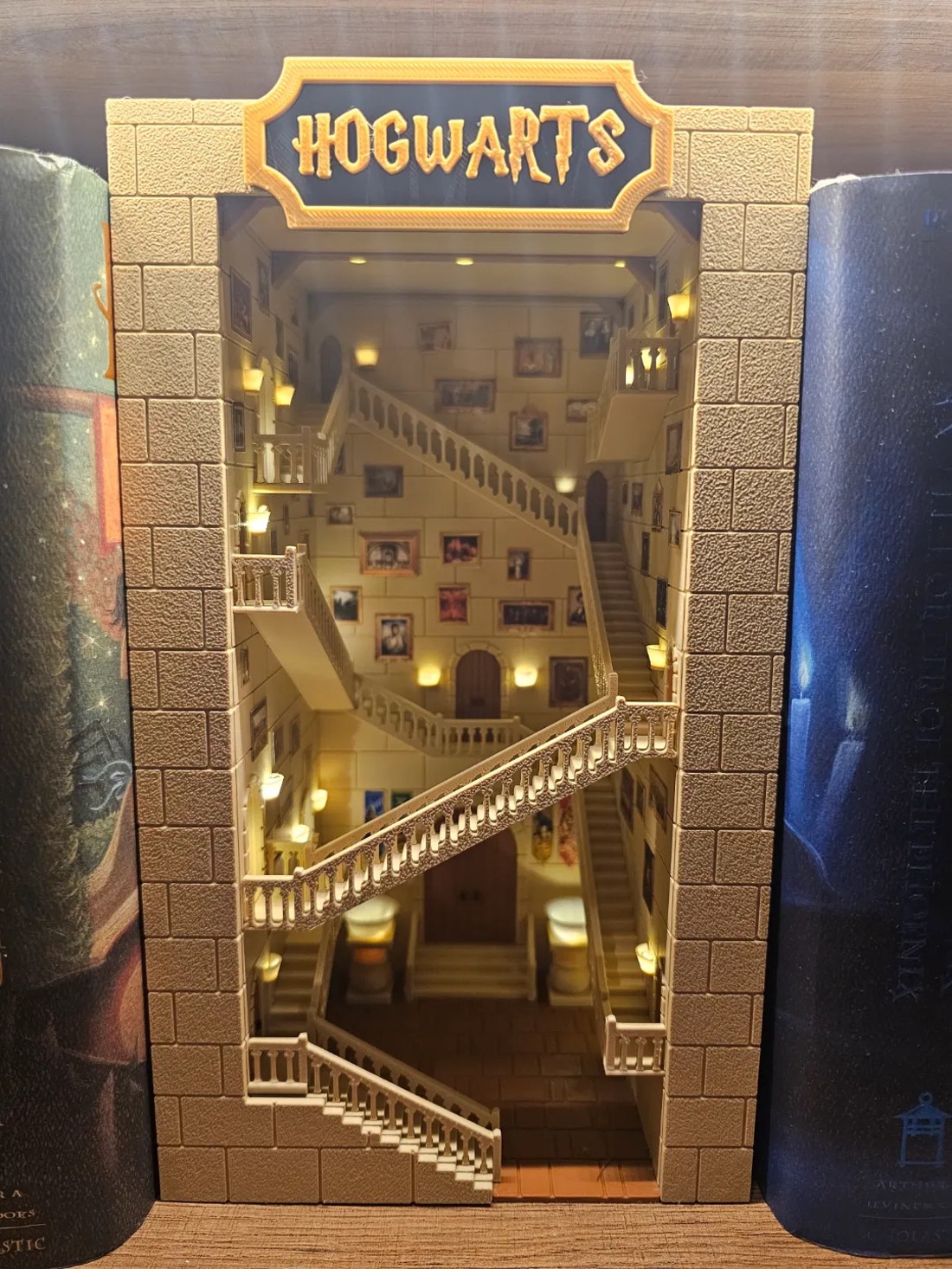 Harry Potter Bookend / Decorare raft - casă & stil de viață - accesorii pentru decorat casa - decorațiuni de masă și decorațiuni pentru rafturi - decorațiuni de masă - Artynos.ro Harry Potter Bookend / Decorare raft - casă & stil de viață - accesorii pentru decorat casa - decorațiuni de masă și decorațiuni pentru rafturi - decorațiuni de masă - Artynos.ro