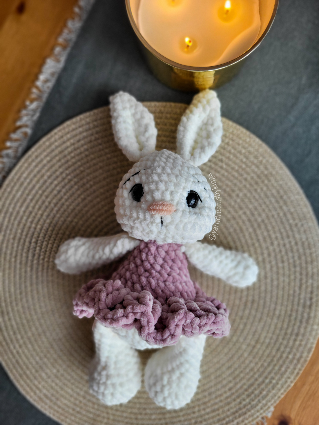 Iepuraș croșetat din pluș - jucării și echipamente pentru copii - plușuri - păpușă croșetată, păpușă de pluș - Artynos.ro