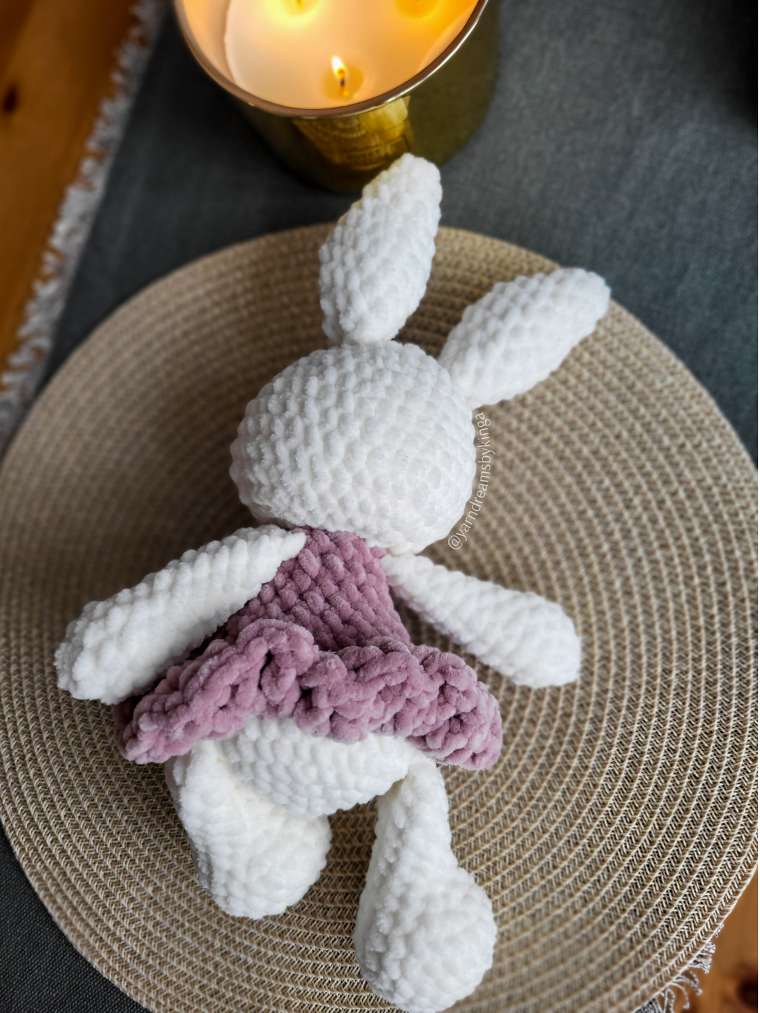 Iepuraș croșetat din pluș - jucării și echipamente pentru copii - plușuri - păpușă croșetată, păpușă de pluș - Artynos.ro