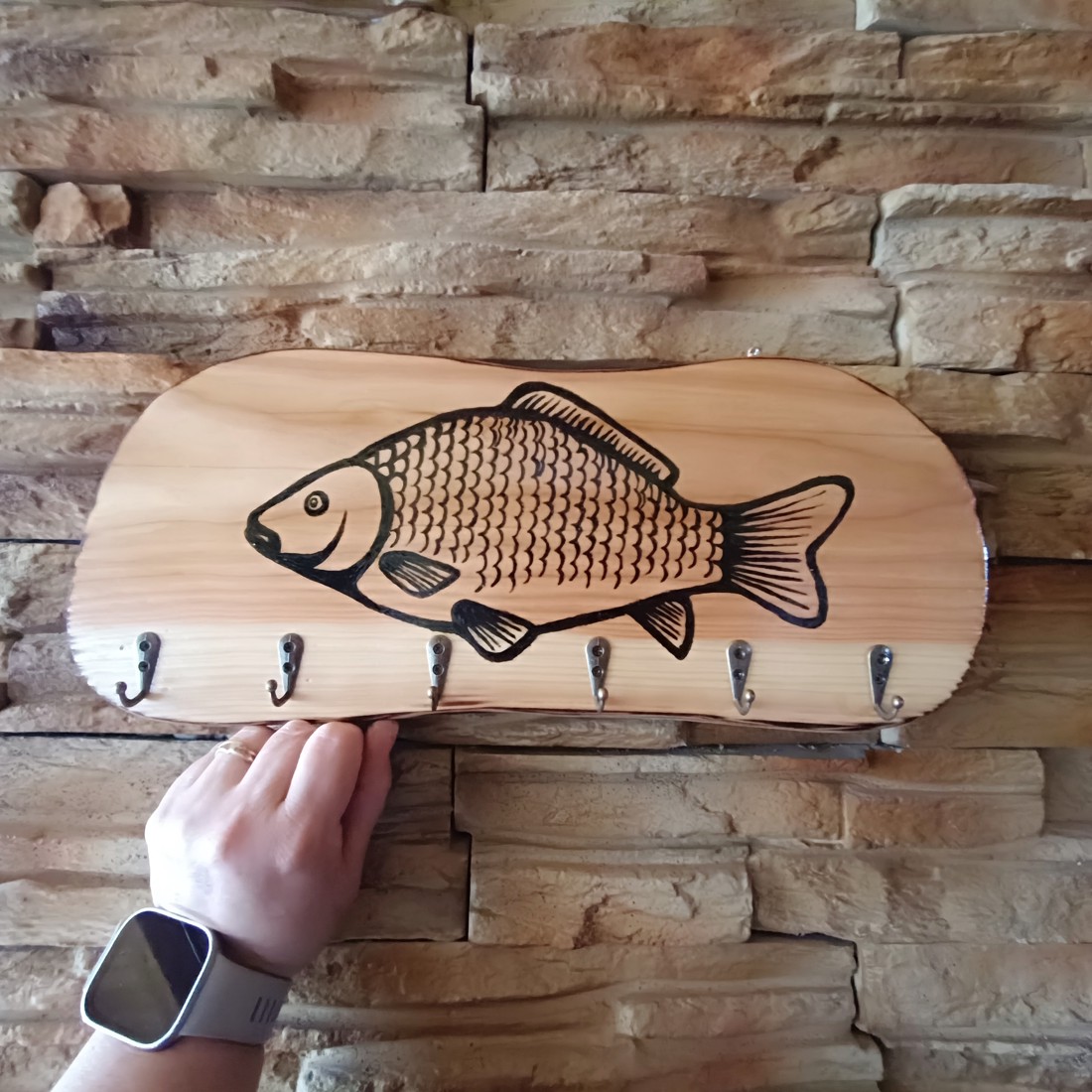 Suport de perete din lemn pentru pescari - - Artynos.ro Suport de perete din lemn pentru pescari - - Artynos.ro