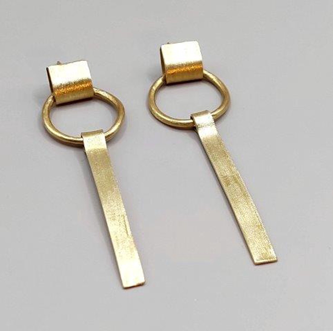 Cercei extra design din alamă lucioasă frumoasă - bijuterii - cercei lungi - Artynos.ro Cercei extra design din alamă lucioasă frumoasă - bijuterii - cercei lungi - Artynos.ro