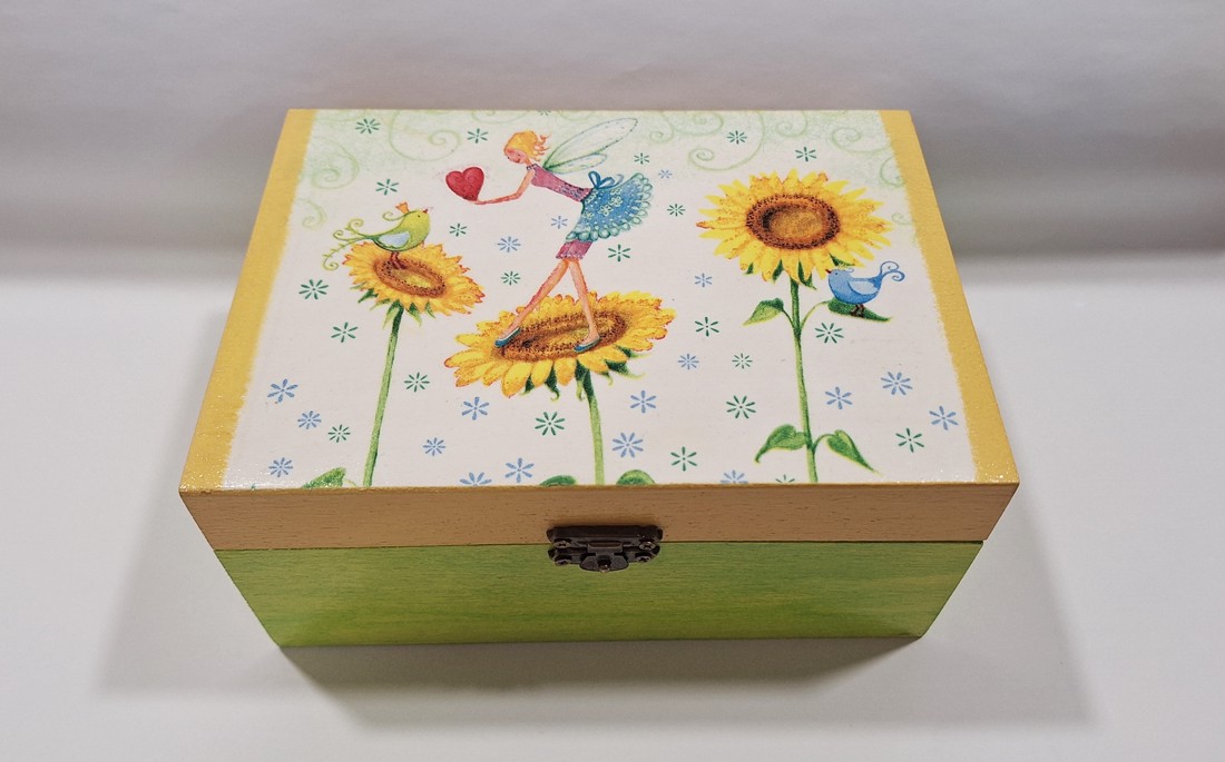 Cutie cu zâne și floarea-soarelui � cutie de depozitare din lemn, veselă și cu motive florale -  - Artynos.ro