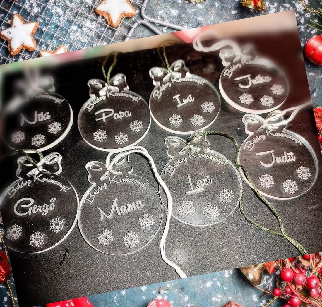 Ornament plexi personalizat pentru pomul de Crăciun! - - Artynos.ro Ornament plexi personalizat pentru pomul de Crăciun! - - Artynos.ro