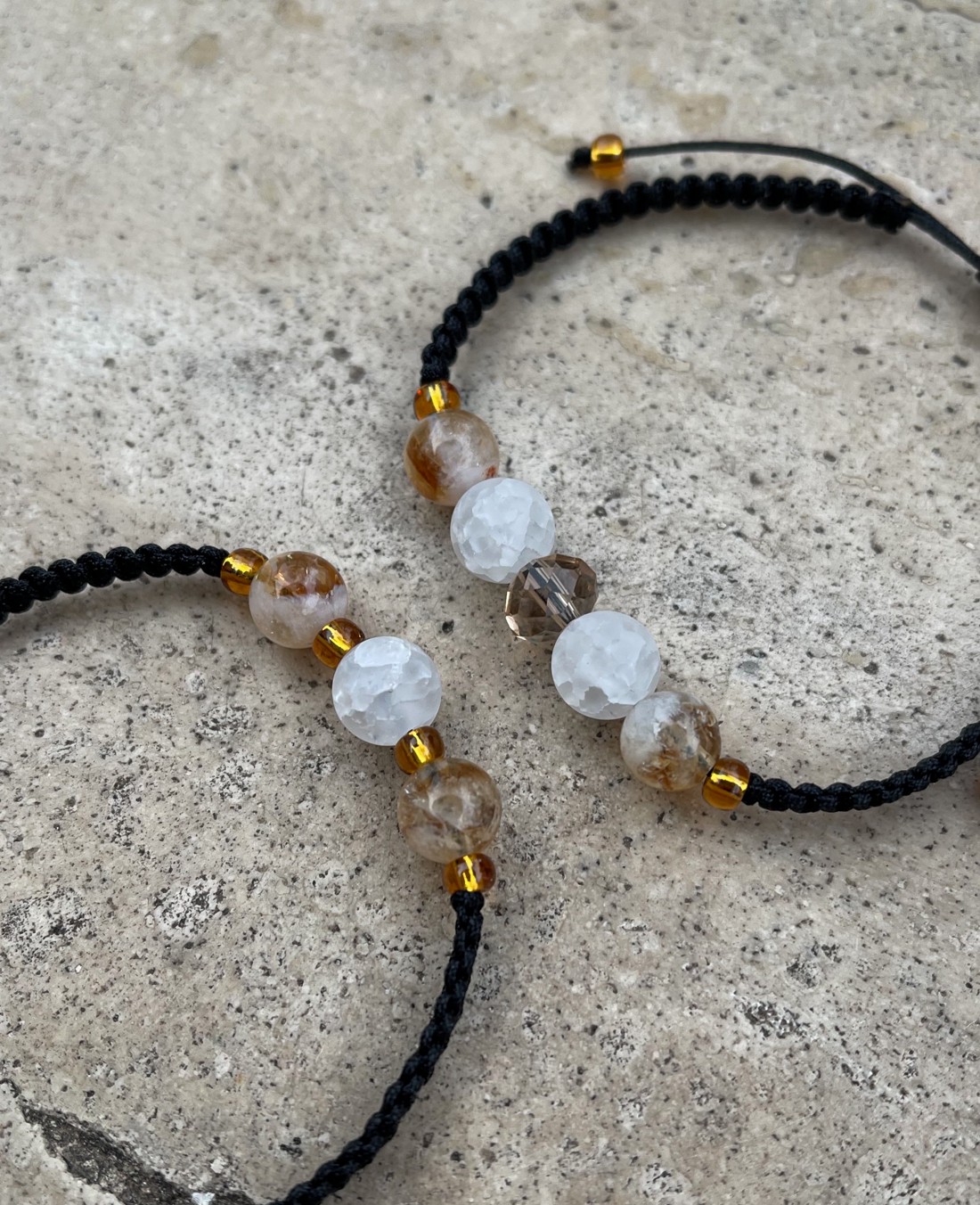 Set de brățări minerale din citrin Madeira și cristal de stâncă zdrobit mat - bijuterii - seturi de bijuterii - Artynos.ro Set de brățări minerale din citrin Madeira și cristal de stâncă zdrobit mat - bijuterii - seturi de bijuterii - Artynos.ro