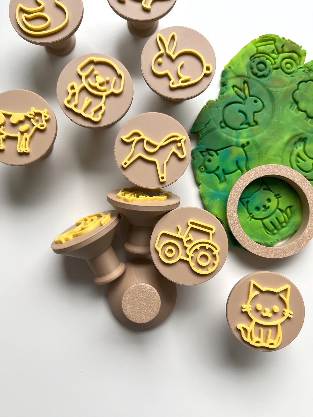 Set de ștampile și forme de prăjituri cu animale de la fermă � vacă, purcel, găină, tractor și multe altele  - jucării și echipamente pentru copii - puzzle, jocuri puzzle - puzzle cu forme - Artynos.ro