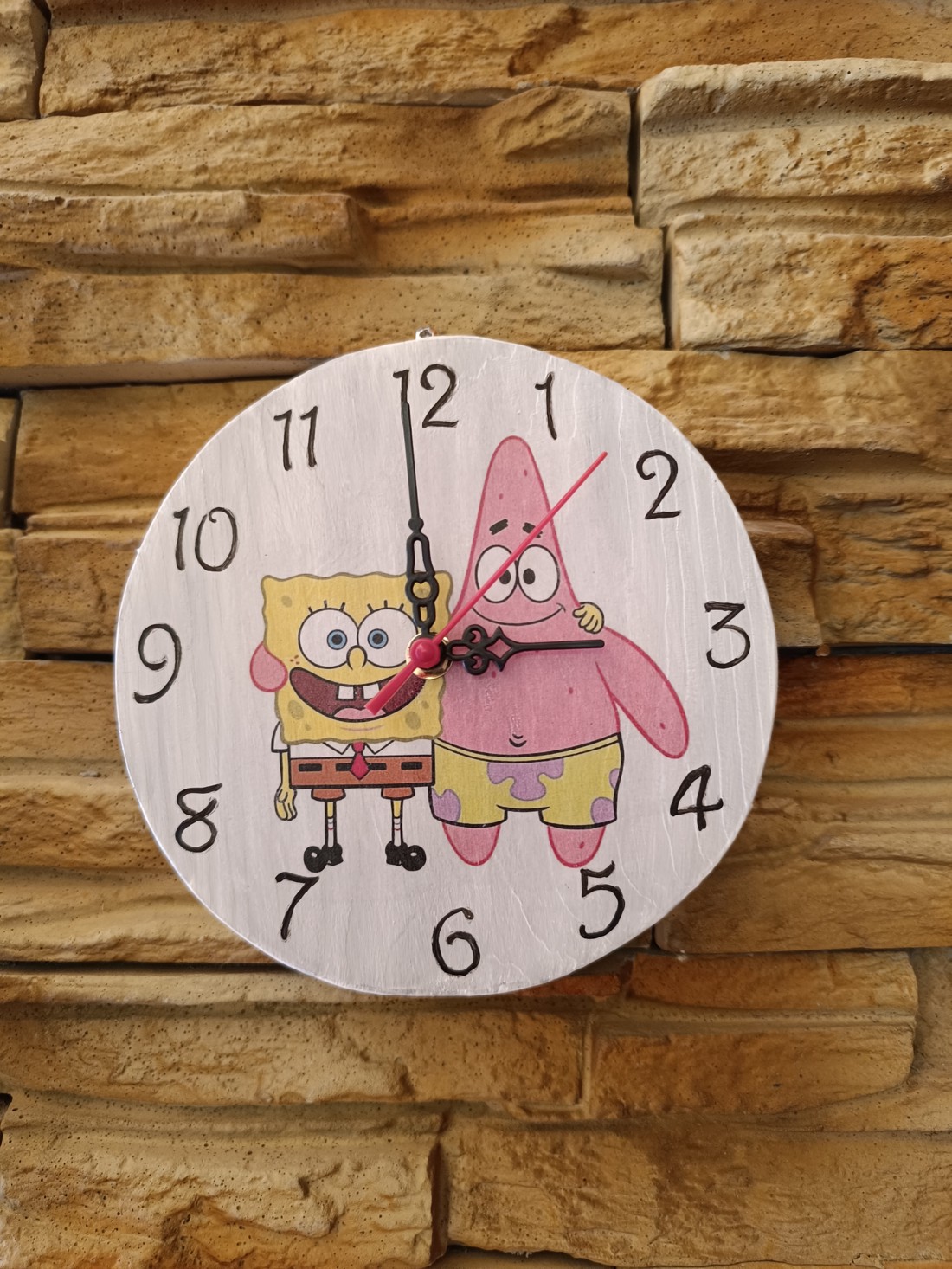 Ceas de perete din lemn Spongebob și Patrick - - Artynos.ro Ceas de perete din lemn Spongebob și Patrick - - Artynos.ro