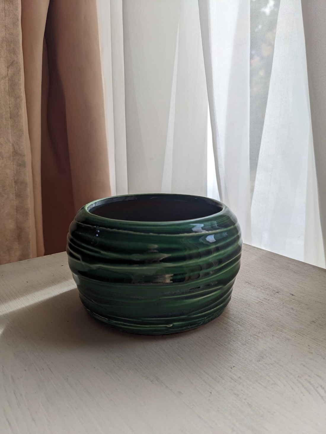 Suport de flori din ceramică verde - - Artynos.ro Suport de flori din ceramică verde - - Artynos.ro
