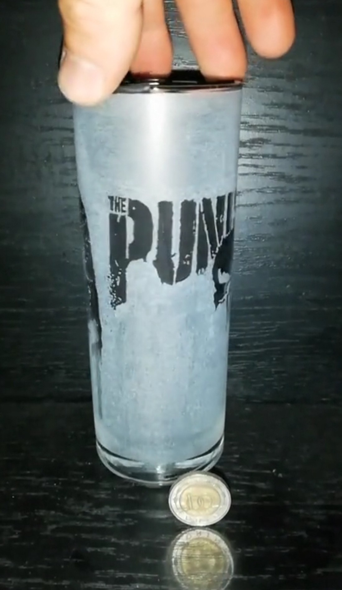  Pahar de sticlă cu modelul The Punisher � Răzbunătorul. -  - Artynos.ro