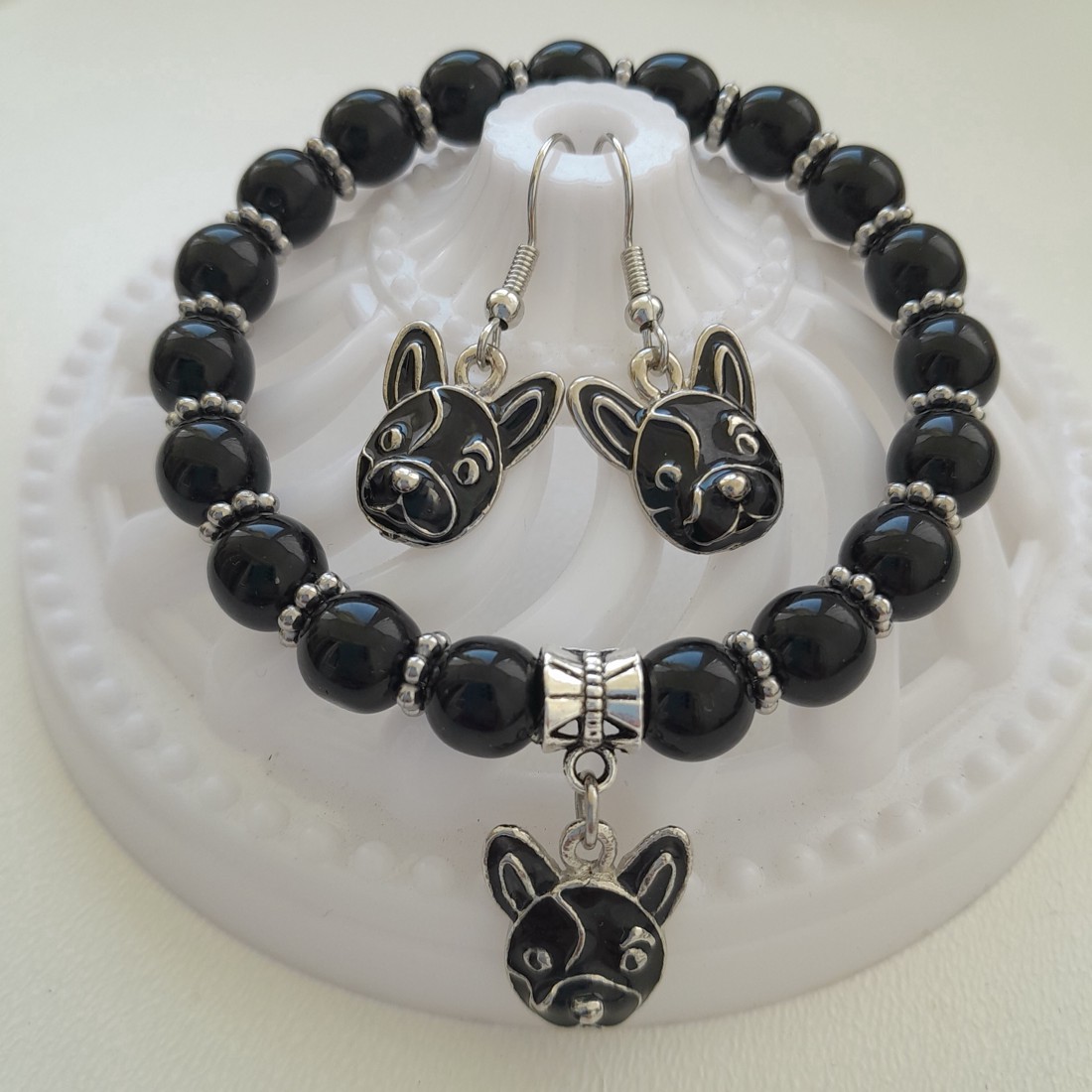 Set de bijuterii cu câine Bulldog - brățară, cercei - - Artynos.ro Set de bijuterii cu câine Bulldog - brățară, cercei - - Artynos.ro