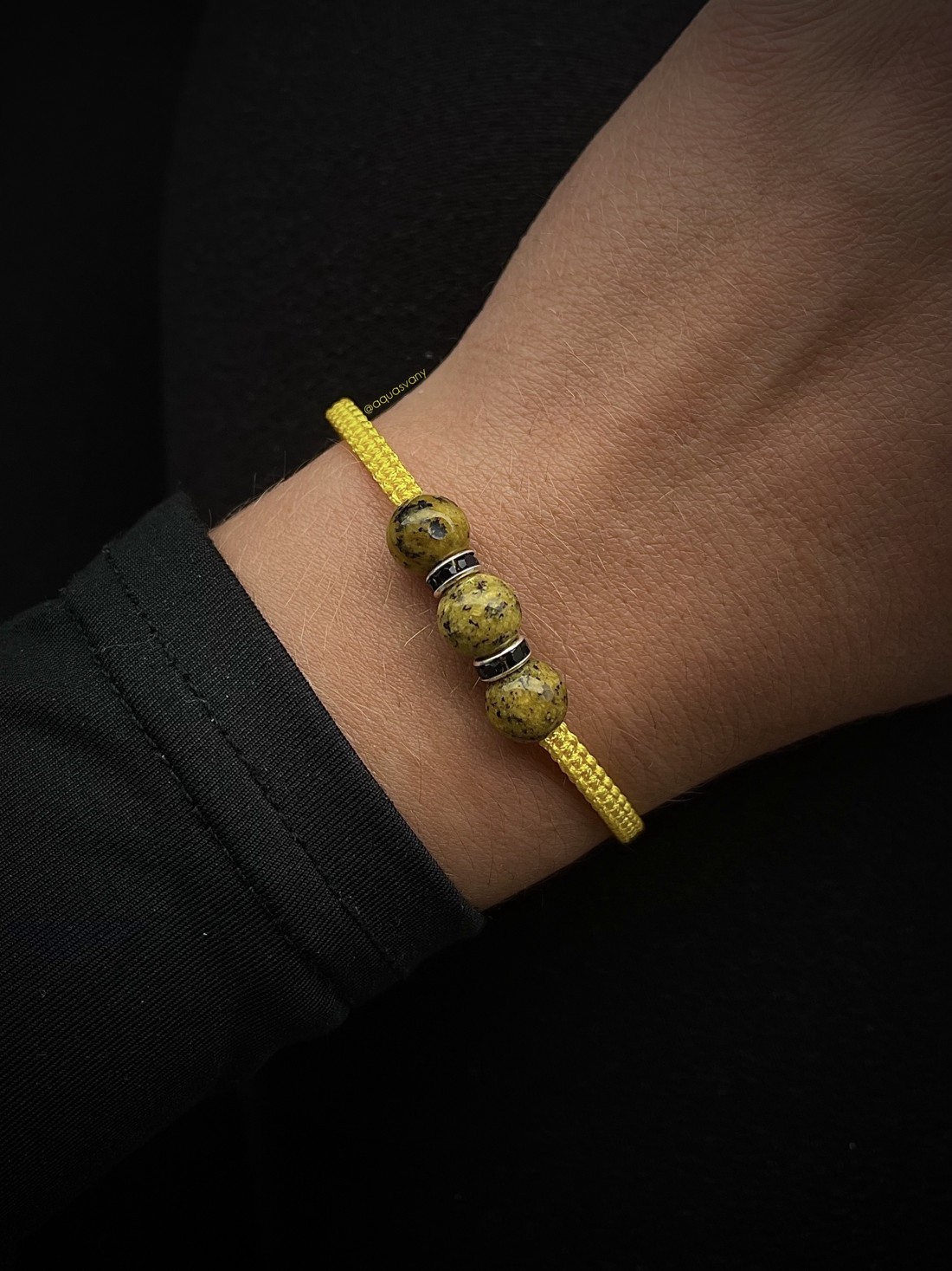 Brățară macramé cu larvikită colorată - - Artynos.ro Brățară macramé cu larvikită colorată - - Artynos.ro