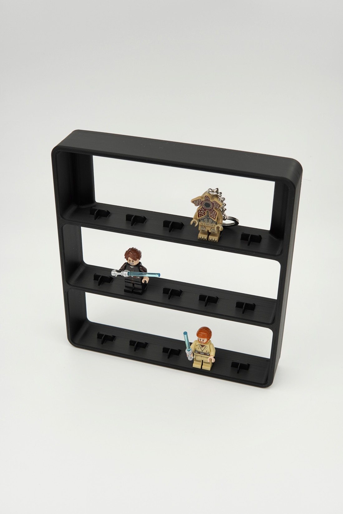 Suport pentru minifigurine LEGO (poate fi montat și pe perete) - casă & stil de viață - organizare & depozitare - organizator birou - Artynos.ro