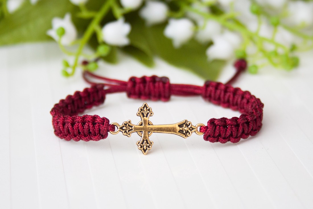 Brățară macramé împletită - Cross burgundy -  - Artynos.ro