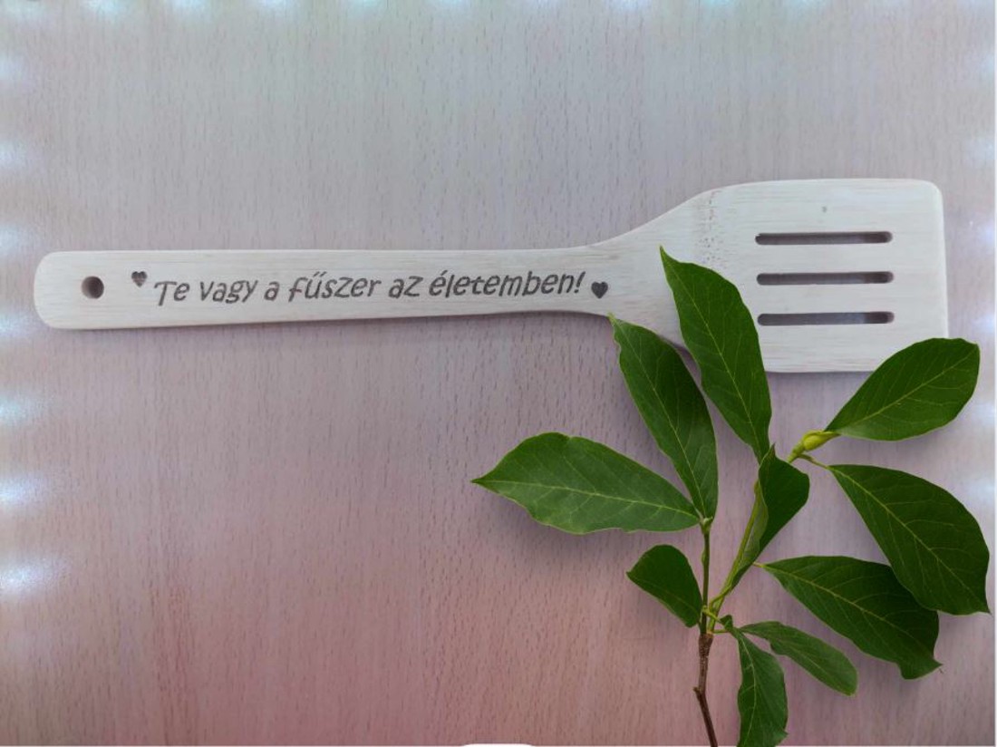 Lingură de lemn gravată cu inscripție personalizată -  - Artynos.ro
