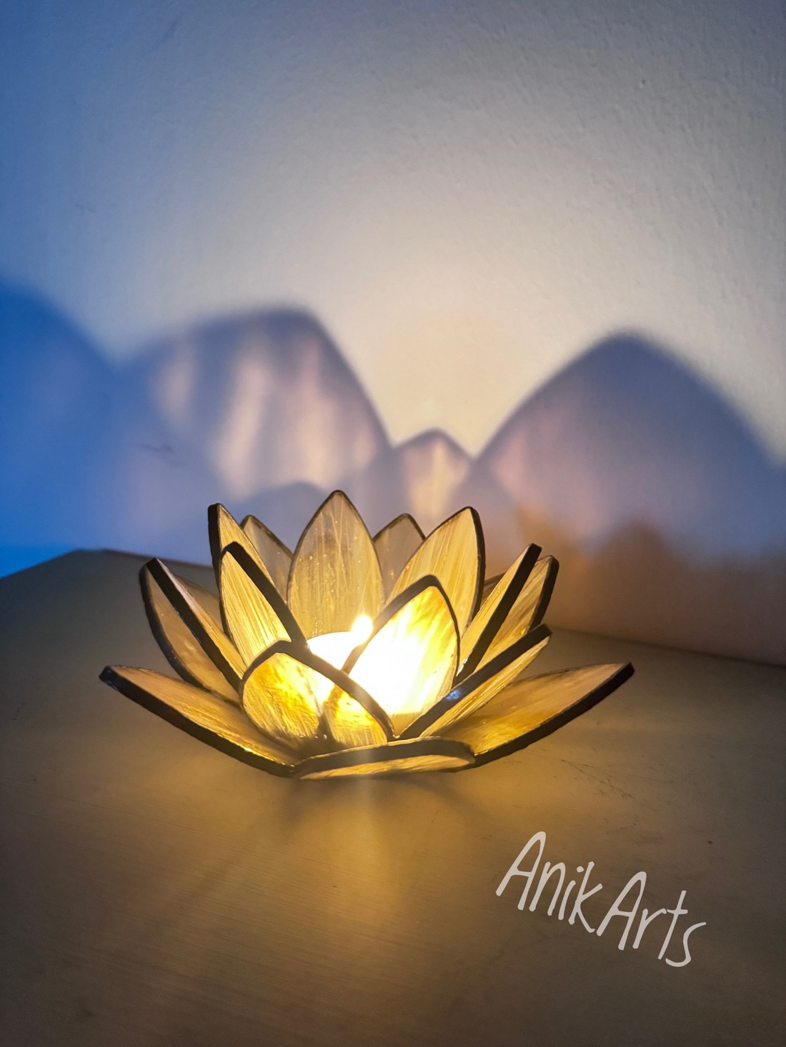 Sfeșnic Tiffany în formă de lotus � căldură casnică -  - Artynos.ro