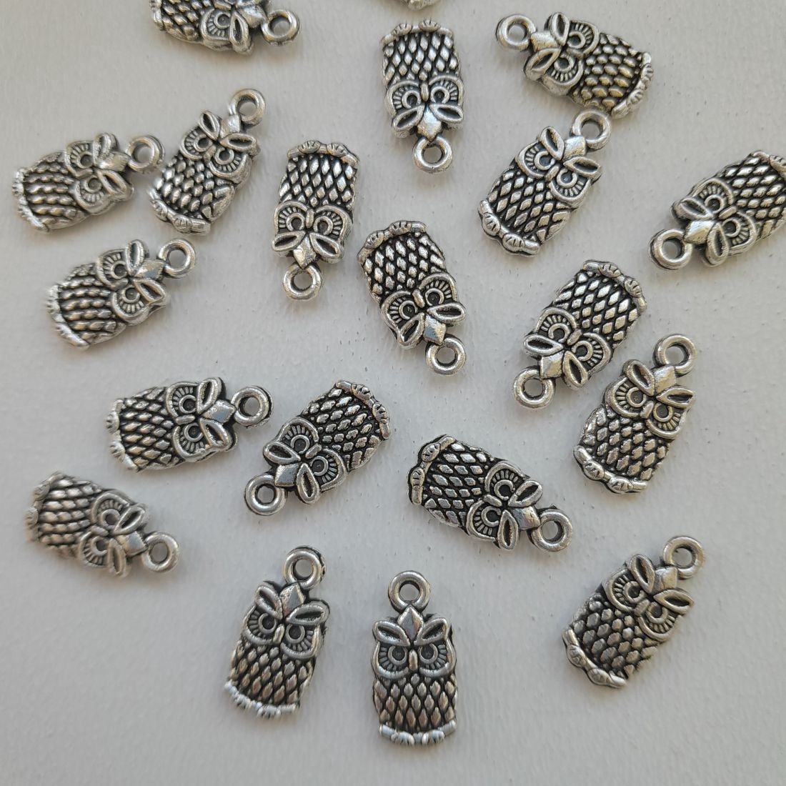 Fém medál - 14x7mm - bagoly - 10 db / csomag - accessorii și unelte - mărgea, componente de bijuterii - alte piese - Artynos.ro Fém medál - 14x7mm - bagoly - 10 db / csomag - accessorii și unelte - mărgea, componente de bijuterii - alte piese - Artynos.ro