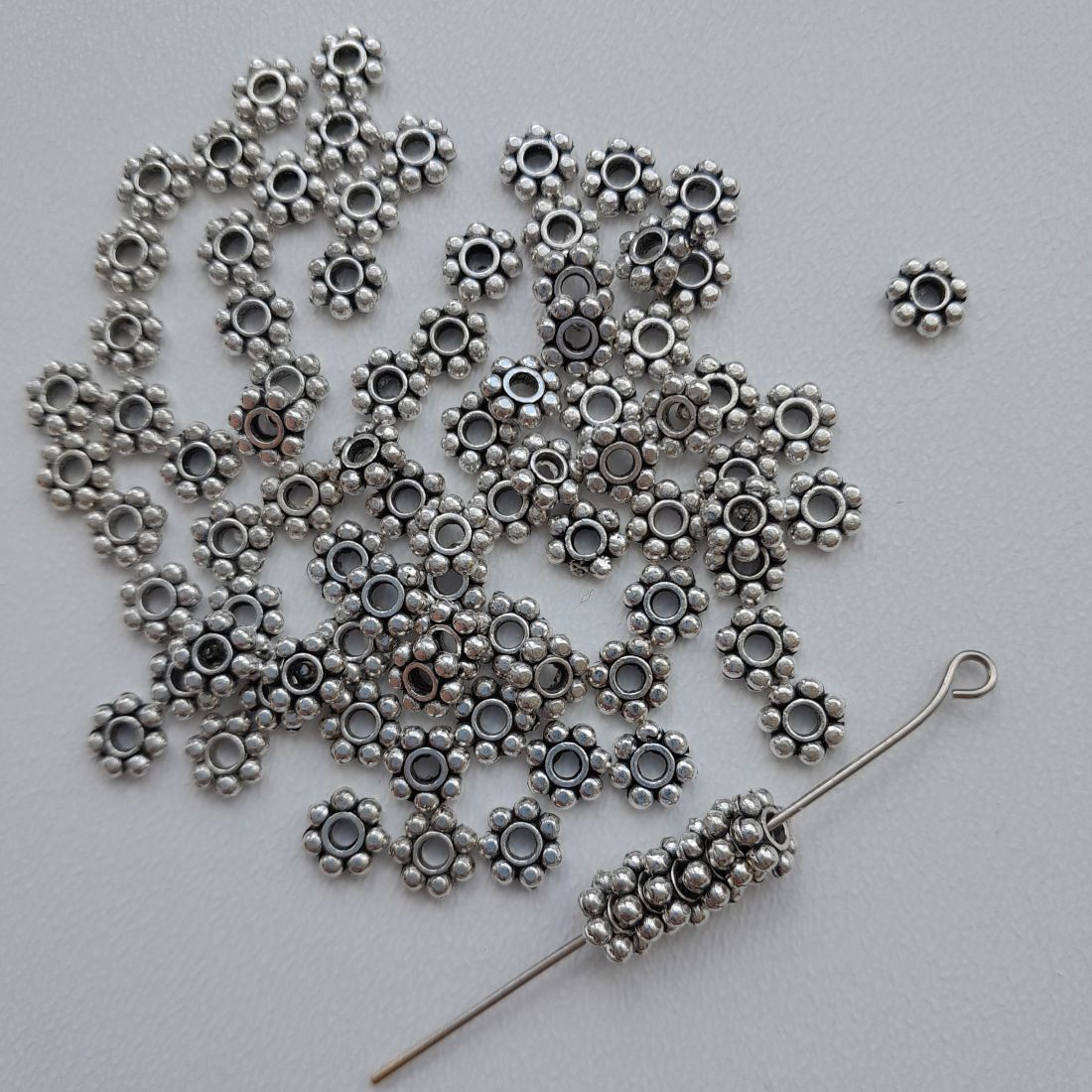 Fém köztes - 5x2mm - 50 db / csomag - antik ezüst szín - accessorii și unelte - mărgea, componente de bijuterii - intermediari metalici - Artynos.ro Fém köztes - 5x2mm - 50 db / csomag - antik ezüst szín - accessorii și unelte - mărgea, componente de bijuterii - intermediari metalici - Artynos.ro