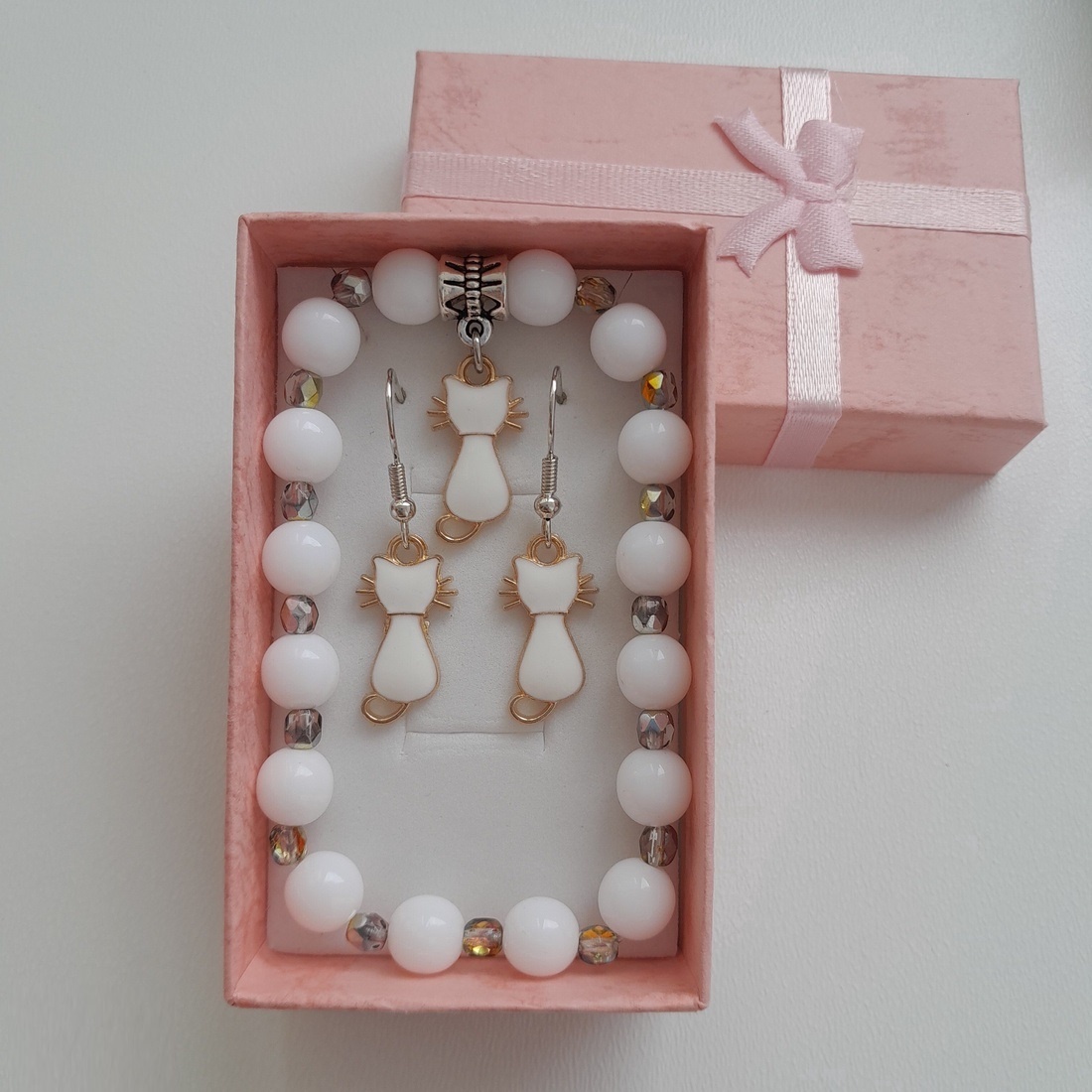 Set de bijuterii Kitten - brățară, cercei - - Artynos.ro Set de bijuterii Kitten - brățară, cercei - - Artynos.ro